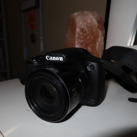 Canon powershot sx530 hs (includes battery and charger)
